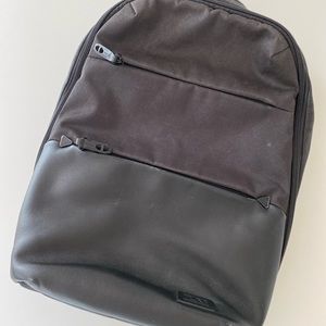 Tumi Tahoe Elwood Backpack w Laptop Sleeve